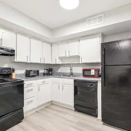 شقة Brentwood U5 I Cozy & Comfy I 2Bd I Free Parking ناشفيل المظهر الخارجي الصورة
