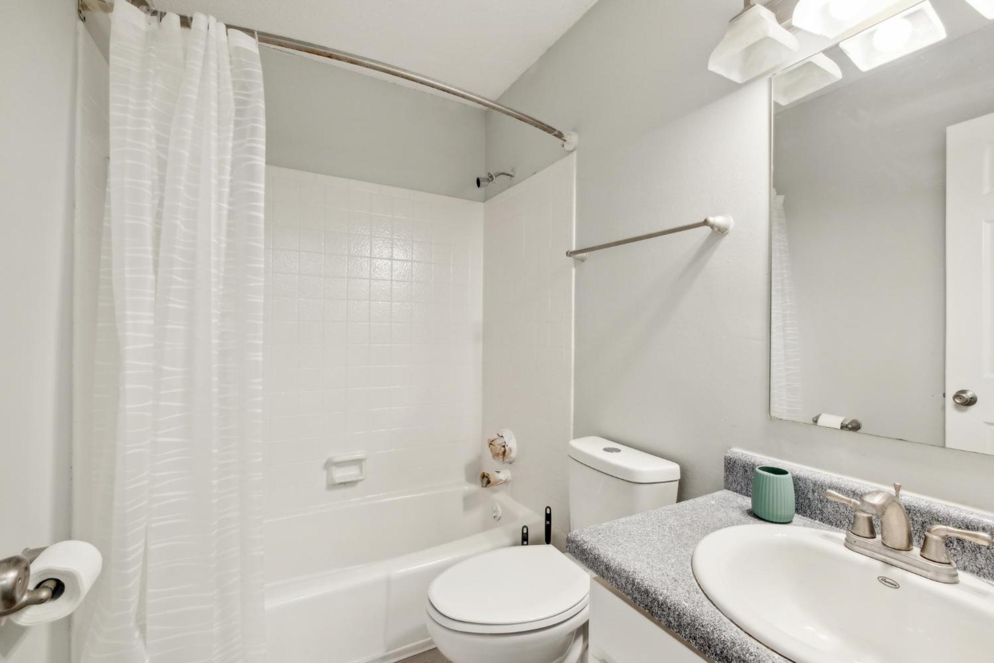 شقة Brentwood U5 I Cozy & Comfy I 2Bd I Free Parking ناشفيل المظهر الخارجي الصورة